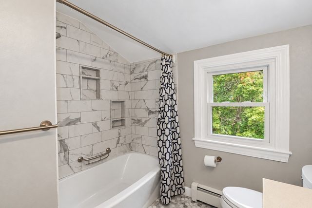 33 Summer St, Tyngsborough, MA 01879