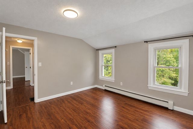 33 Summer St, Tyngsborough, MA 01879