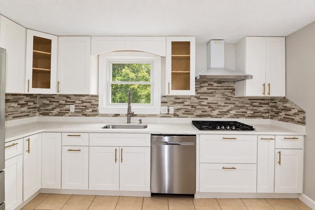33 Summer St, Tyngsborough, MA 01879