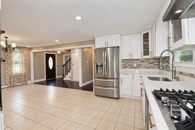 33 Summer St, Tyngsborough, MA 01879