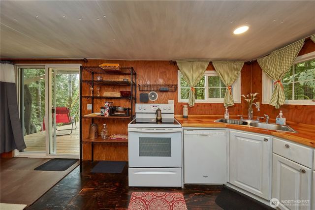 171 N Sylvester Lane, Lilliwaup, WA 98555