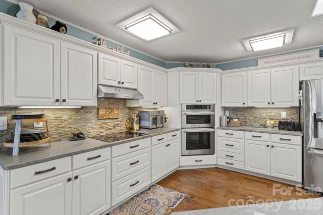 257 Dalhousie Court, Flat Rock, NC 28731