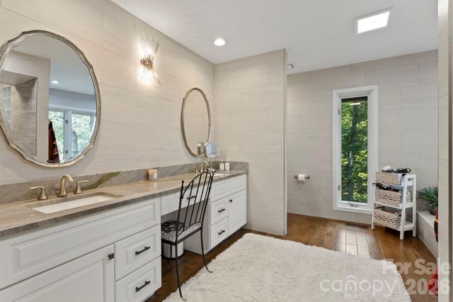 257 Dalhousie Court, Flat Rock, NC 28731