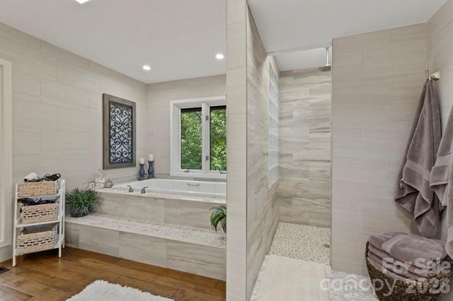 257 Dalhousie Court, Flat Rock, NC 28731