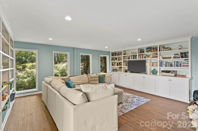 257 Dalhousie Court, Flat Rock, NC 28731
