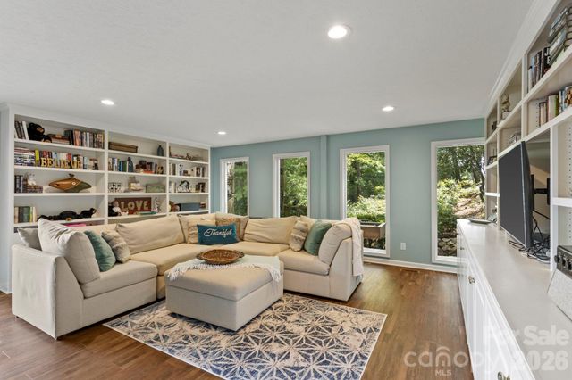 257 Dalhousie Court, Flat Rock, NC 28731