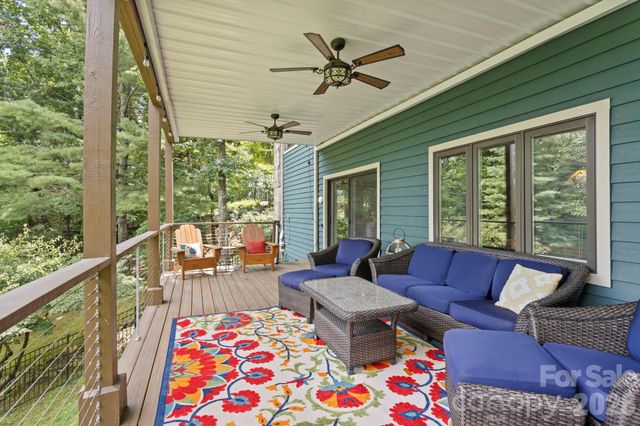 257 Dalhousie Court, Flat Rock, NC 28731