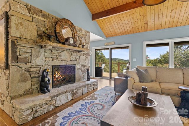 257 Dalhousie Court, Flat Rock, NC 28731