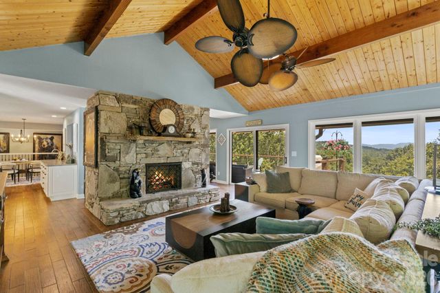 257 Dalhousie Court, Flat Rock, NC 28731