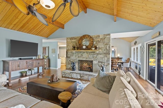 257 Dalhousie Court, Flat Rock, NC 28731