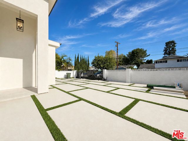 6723 Sunnyslope Avenue, Van Nuys, CA 91401