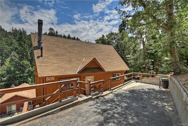 807 Virginia Court, Lake Arrowhead, CA 92352