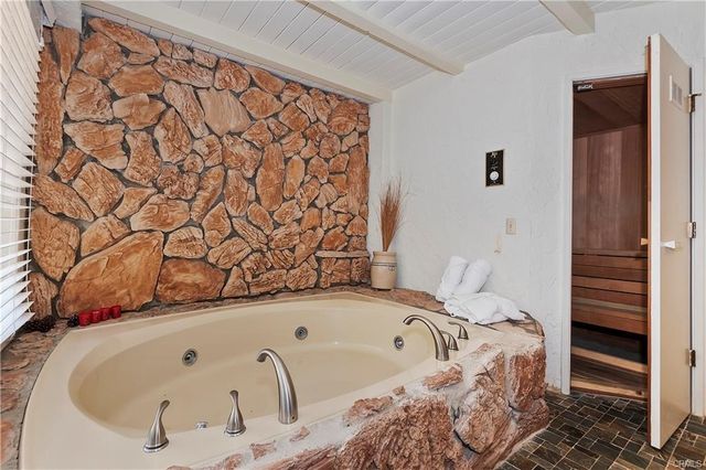 807 Virginia Court, Lake Arrowhead, CA 92352