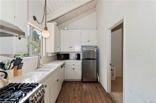 807 Virginia Court, Lake Arrowhead, CA 92352