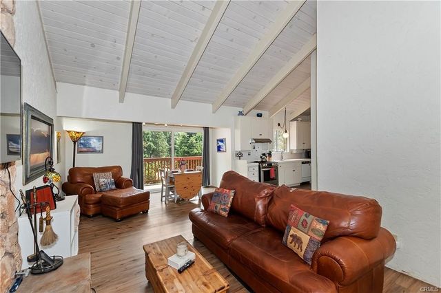 807 Virginia Court, Lake Arrowhead, CA 92352