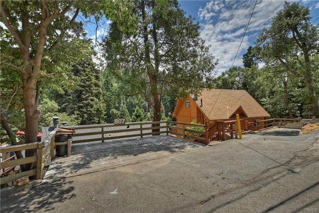 807 Virginia Court, Lake Arrowhead, CA 92352