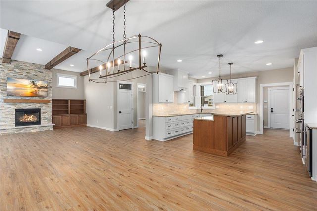 2400 Simply Living Lane, Hudson, WI 54016