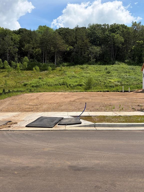 2400 Simply Living Lane, Hudson, WI 54016