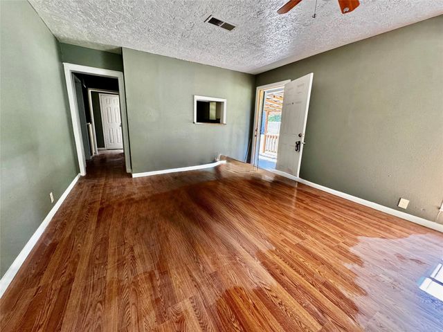 810 W North Street, Livingston, TX 77351