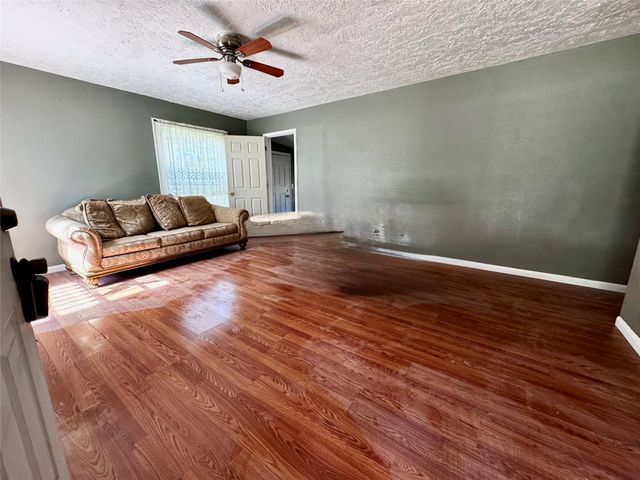 810 W North Street, Livingston, TX 77351
