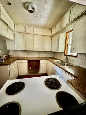 810 W North Street, Livingston, TX 77351