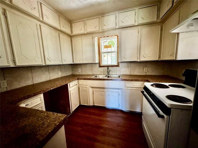 810 W North Street, Livingston, TX 77351