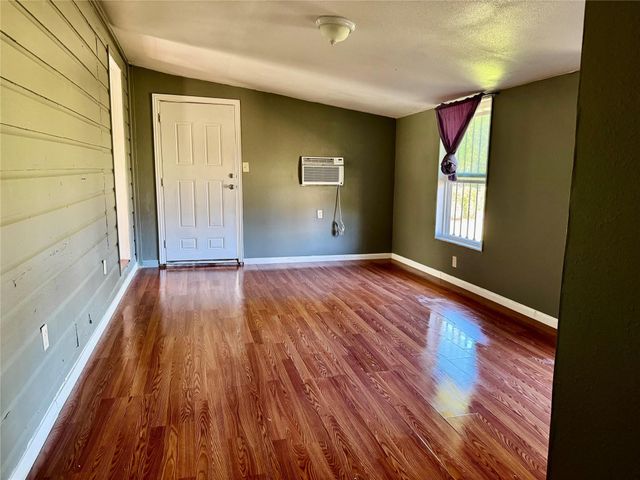 810 W North Street, Livingston, TX 77351