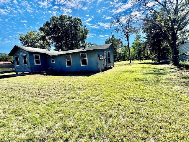 810 W North Street, Livingston, TX 77351