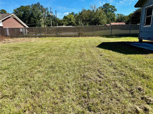 810 W North Street, Livingston, TX 77351