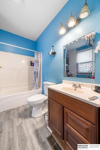 4518 S 17th Street, Omaha, NE 68107