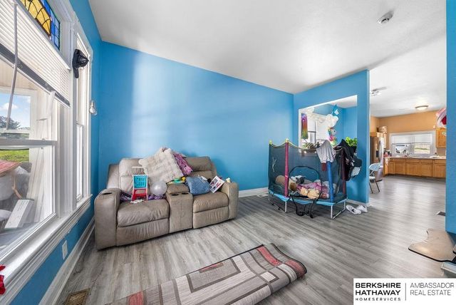 4518 S 17th Street, Omaha, NE 68107
