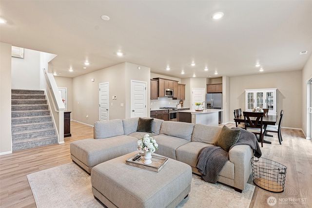 980 Thrush Court SE, Port Orchard, WA 98366