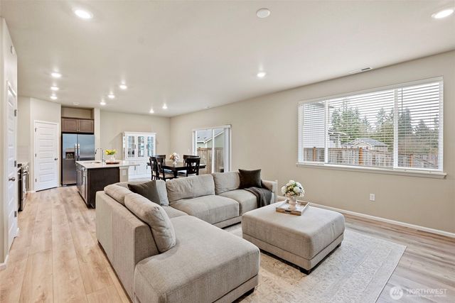 980 Thrush Court SE, Port Orchard, WA 98366