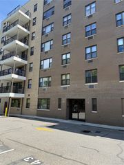 25 Stewart Place 214, Mount Kisco, NY 10549