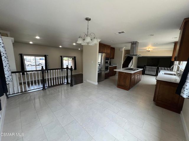 334 W Avenida De Las Flores, Thousand Oaks, CA 91360