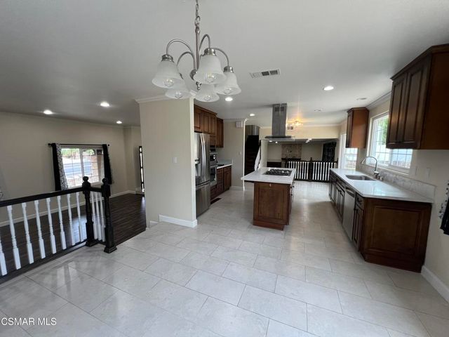 334 W Avenida De Las Flores, Thousand Oaks, CA 91360