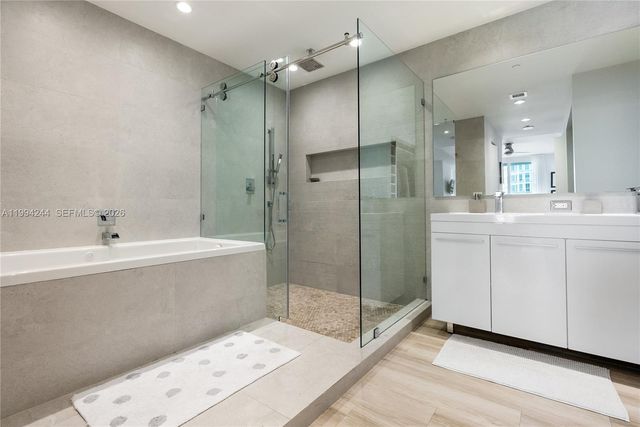 901 Brickell Key Blvd 305, Miami, FL 33131