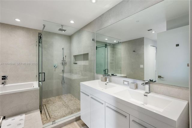 901 Brickell Key Blvd 305, Miami, FL 33131