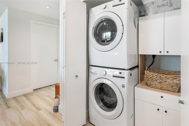 901 Brickell Key Blvd 305, Miami, FL 33131