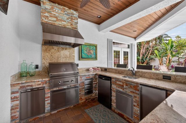 445 PARK AVENUE, Belleair, FL 33756