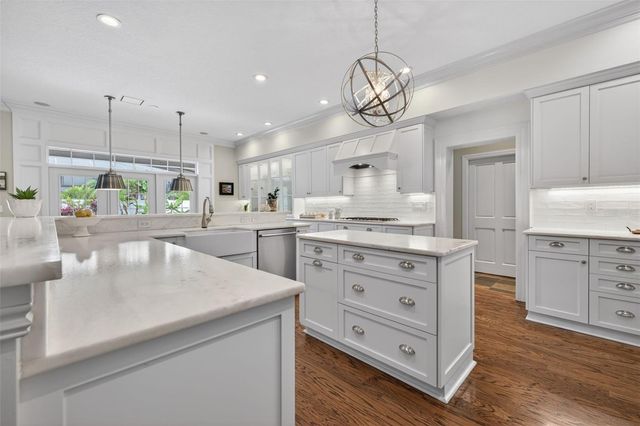 445 PARK AVENUE, Belleair, FL 33756