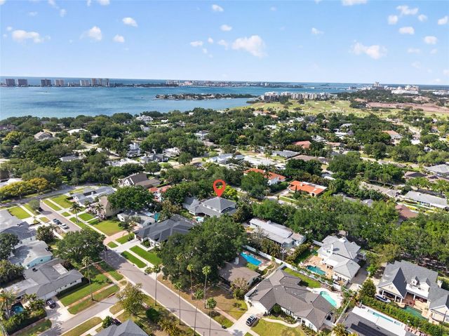 445 PARK AVENUE, Belleair, FL 33756