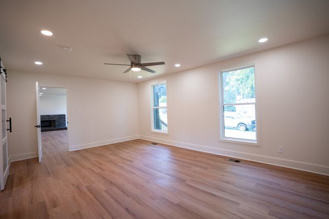 5033 Collinwood Dr, Clarksville, TN 37042