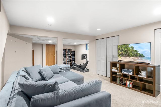 205 Churchill Lane, Aurora, IL 60504