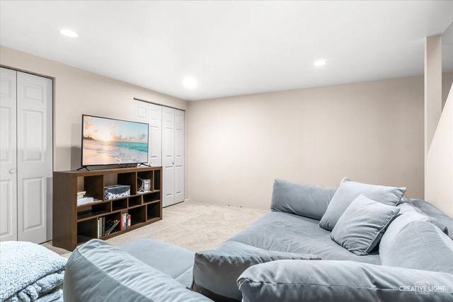 205 Churchill Lane, Aurora, IL 60504