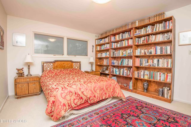 8613 Wimbledon Drive, Knoxville, TN 37923