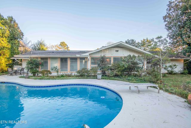 8613 Wimbledon Drive, Knoxville, TN 37923