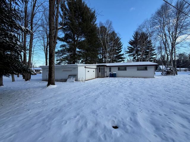 3738 Pineland Point Road, Gladwin, MI 48624