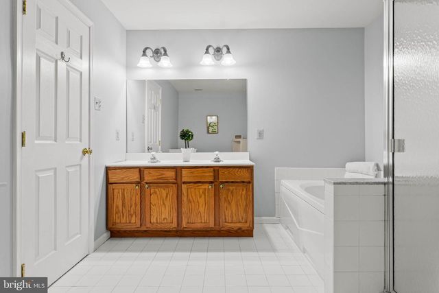 204 YORKTOWN CT, Malvern, PA 19355