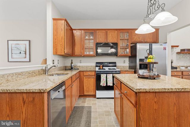 204 YORKTOWN CT, Malvern, PA 19355